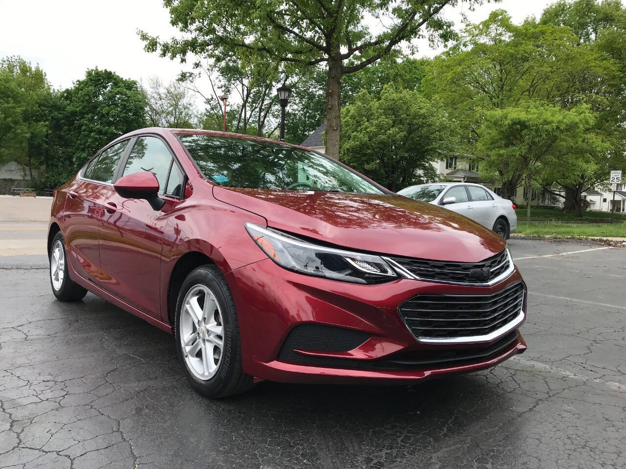 Used 2017 Chevrolet Cruze LT w/ Convenience Package FWD image 2