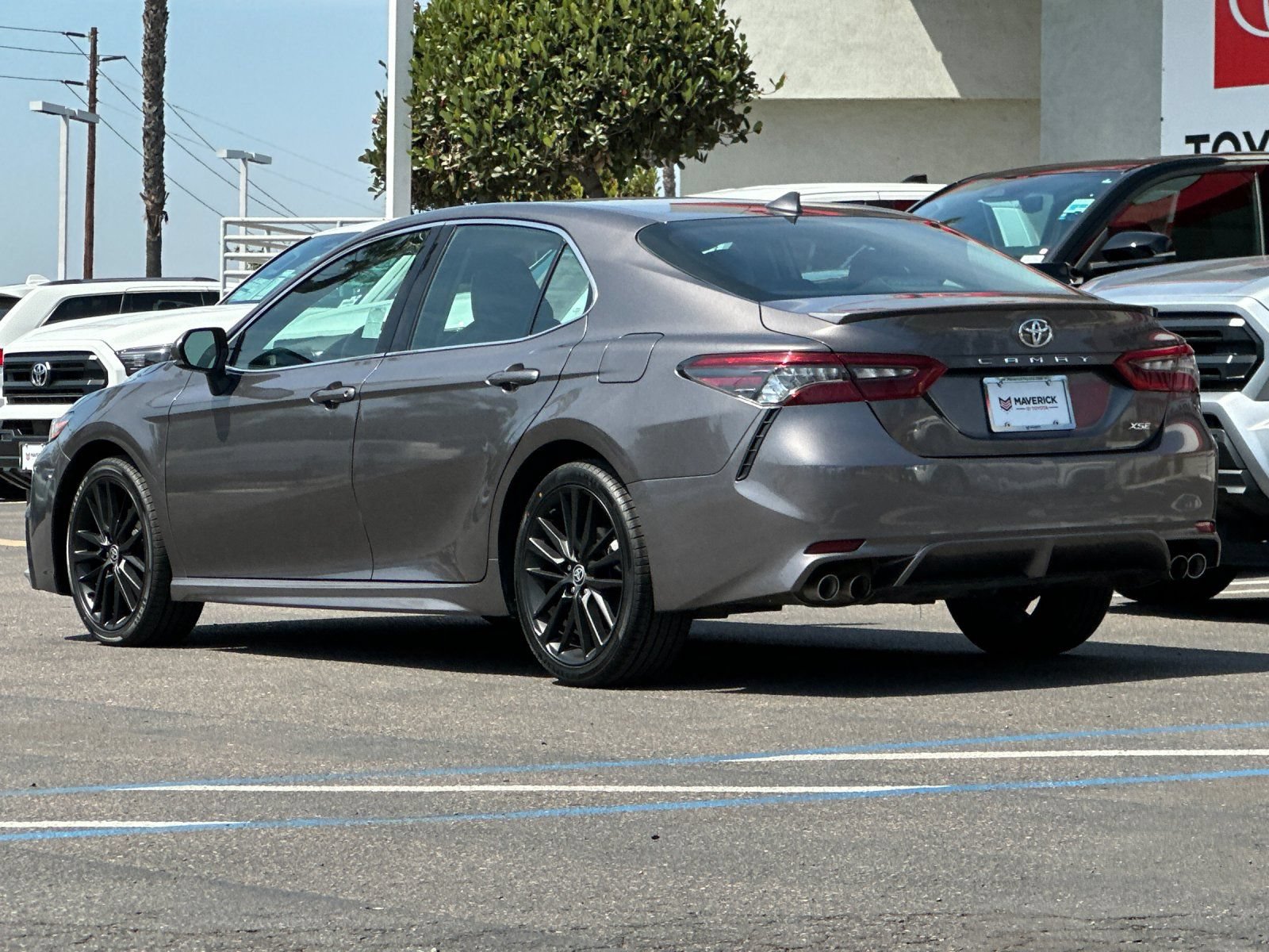 Used 2024 Toyota Camry XSE FWD image 3