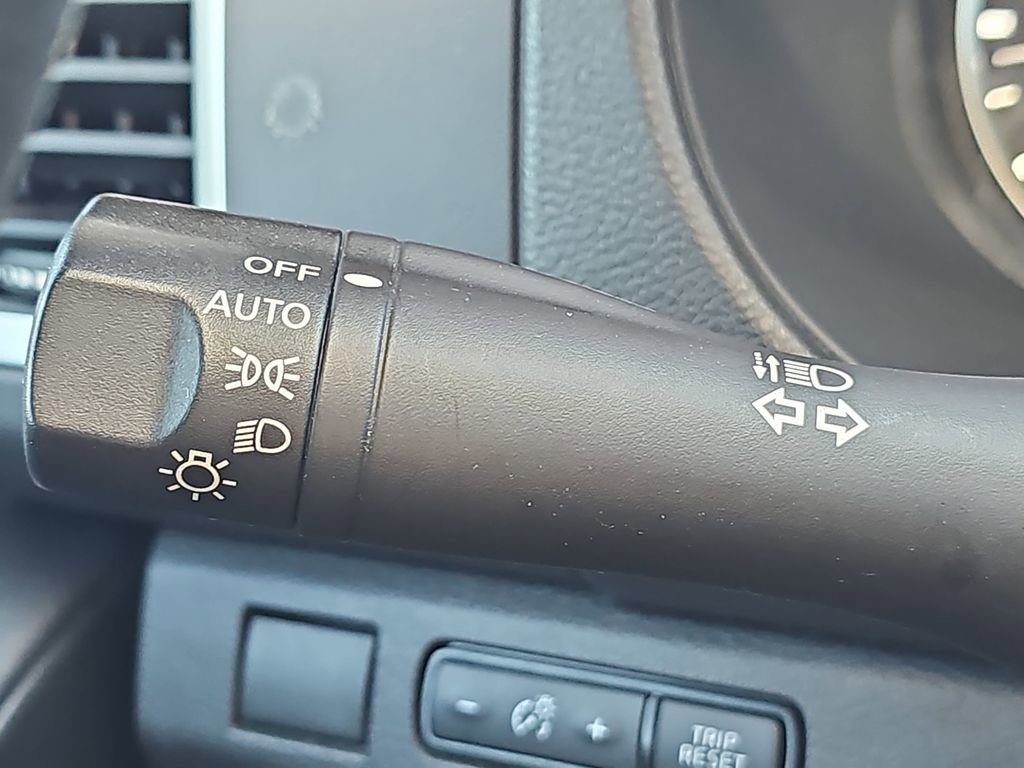 Used 2024 Nissan Frontier SV RWD image 28