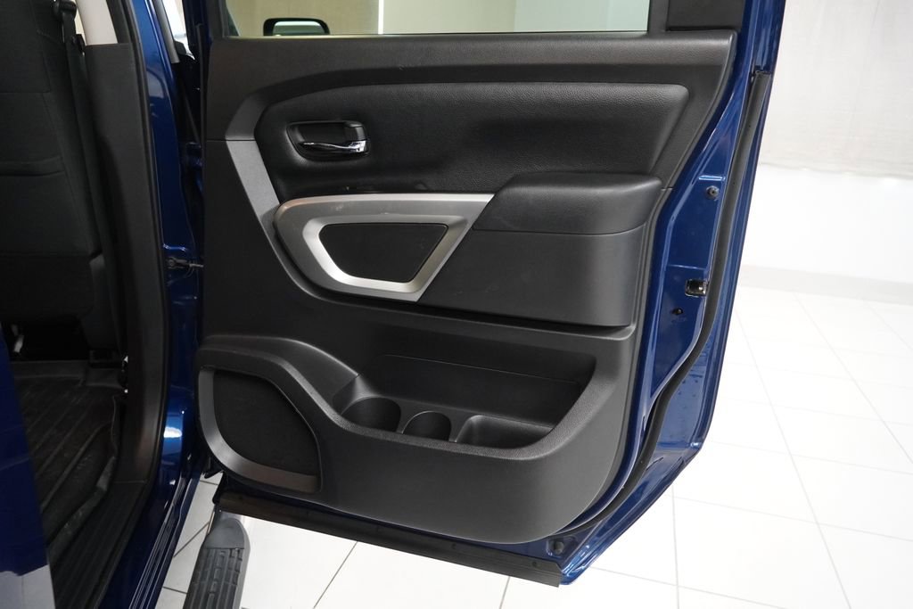 Used 2019 Nissan Titan SV AWD/4WD image 21