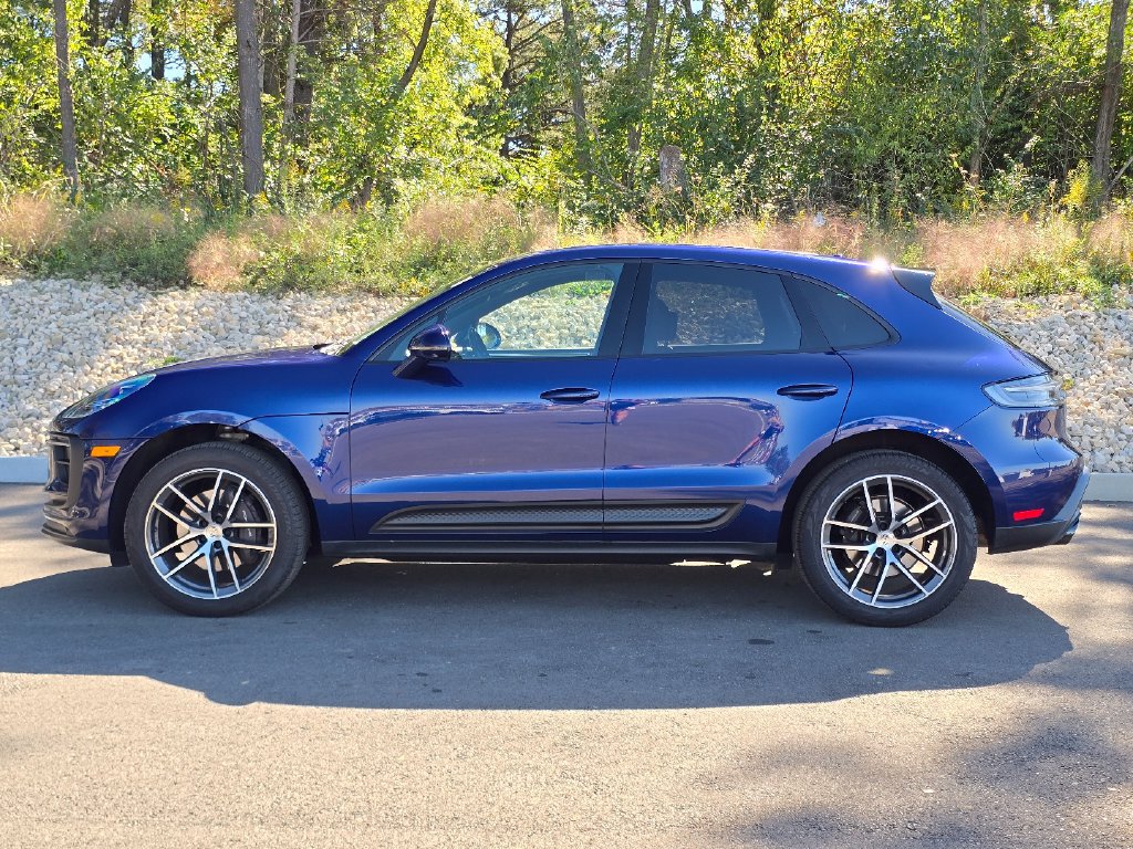 Used 2025 Porsche Macan AWD/4WD image 2