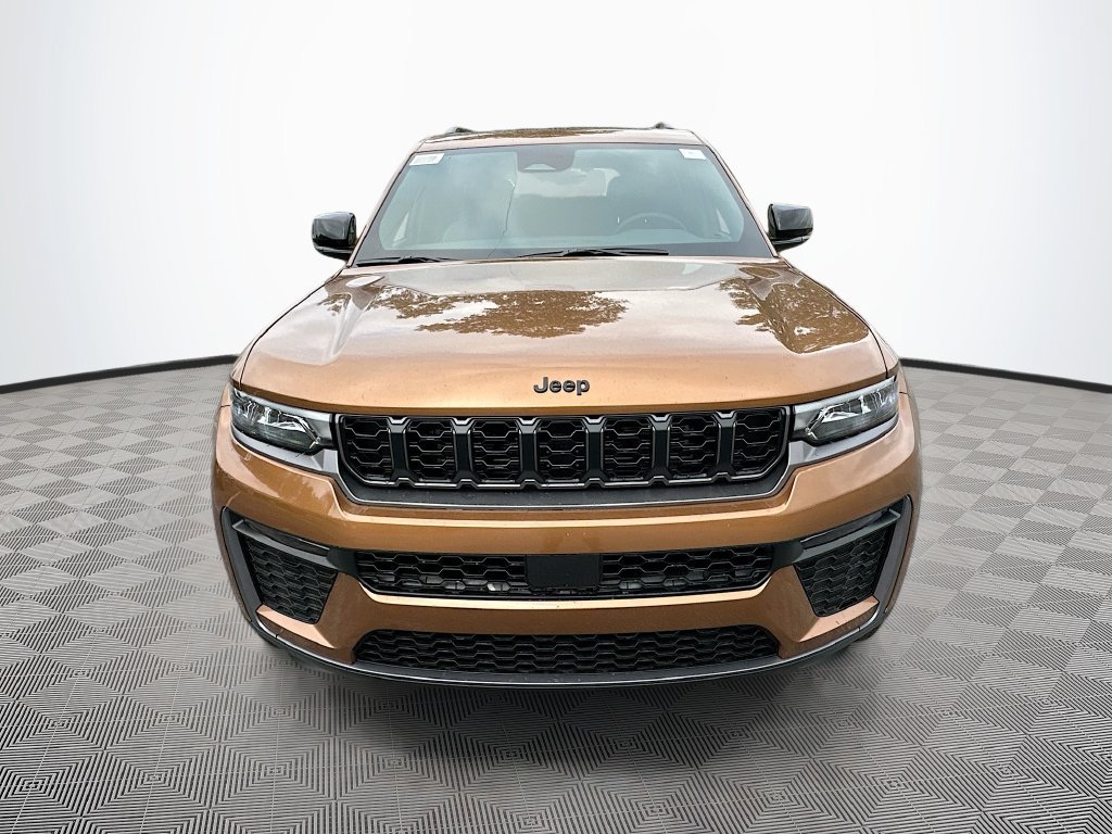 New 2026 Jeep Grand Cherokee L Limited w/ Limited Altitude Package AWD/4WD image 4