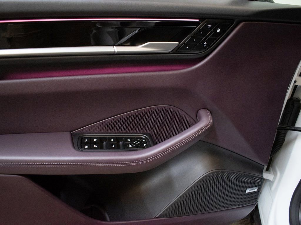 Certified 2025 Porsche Macan 4 Electric image 19