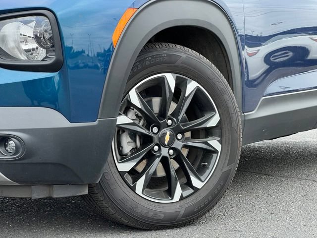 Used 2021 Chevrolet TrailBlazer LT w/ Convenience Package FWD image 2