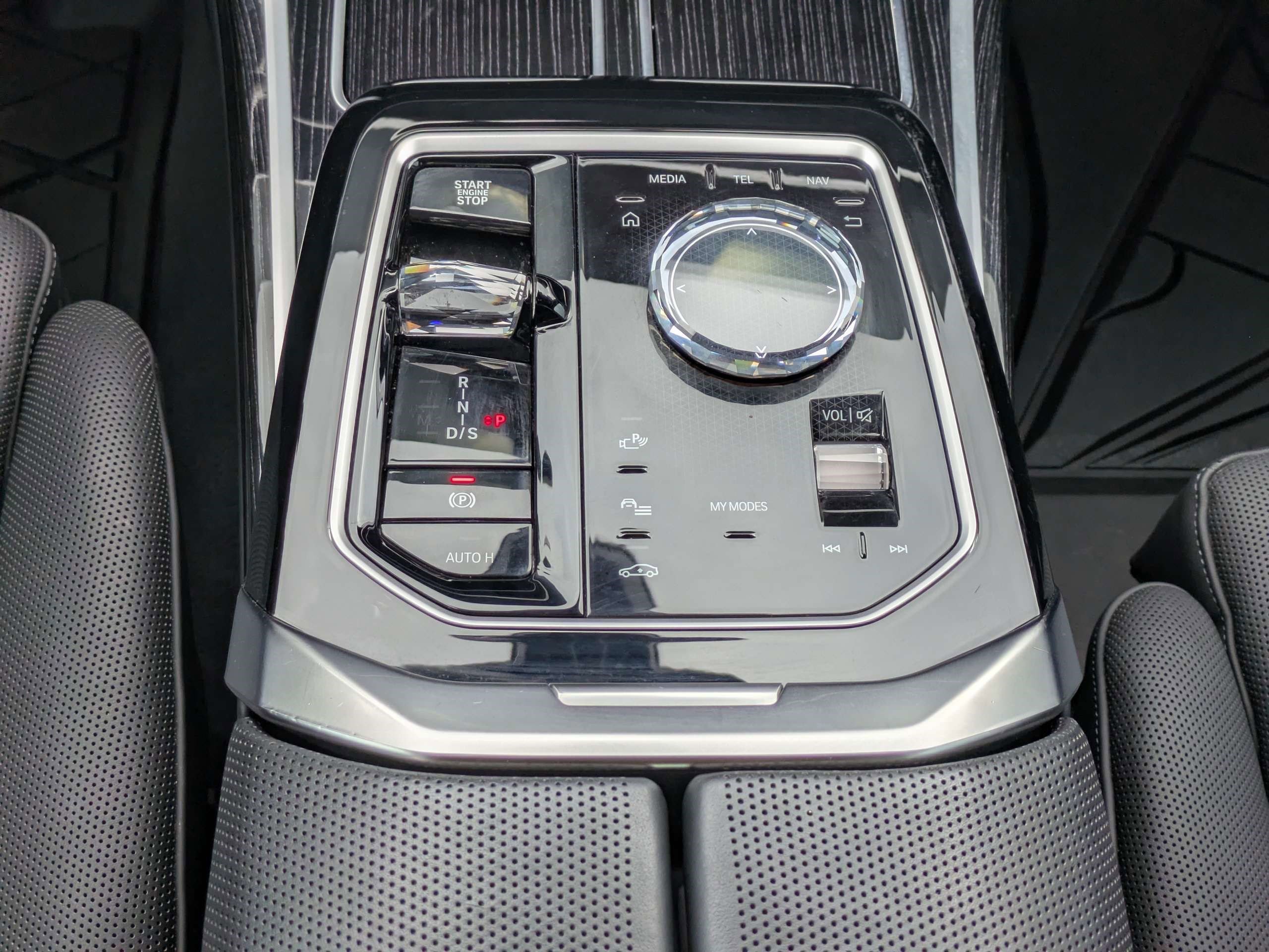 Used 2025 BMW 740i w/ Executive Package RWD image 17