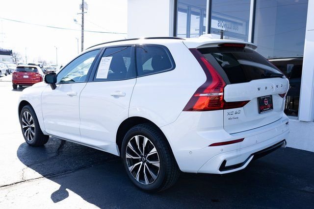 Used 2023 Volvo XC60 B5 Plus image 5