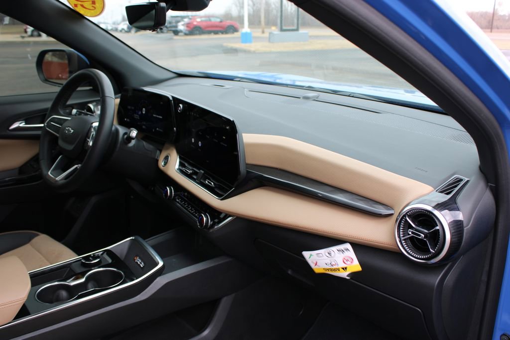 Used 2025 Chevrolet Equinox ACTIV w/ Safety and Technology Package image 32