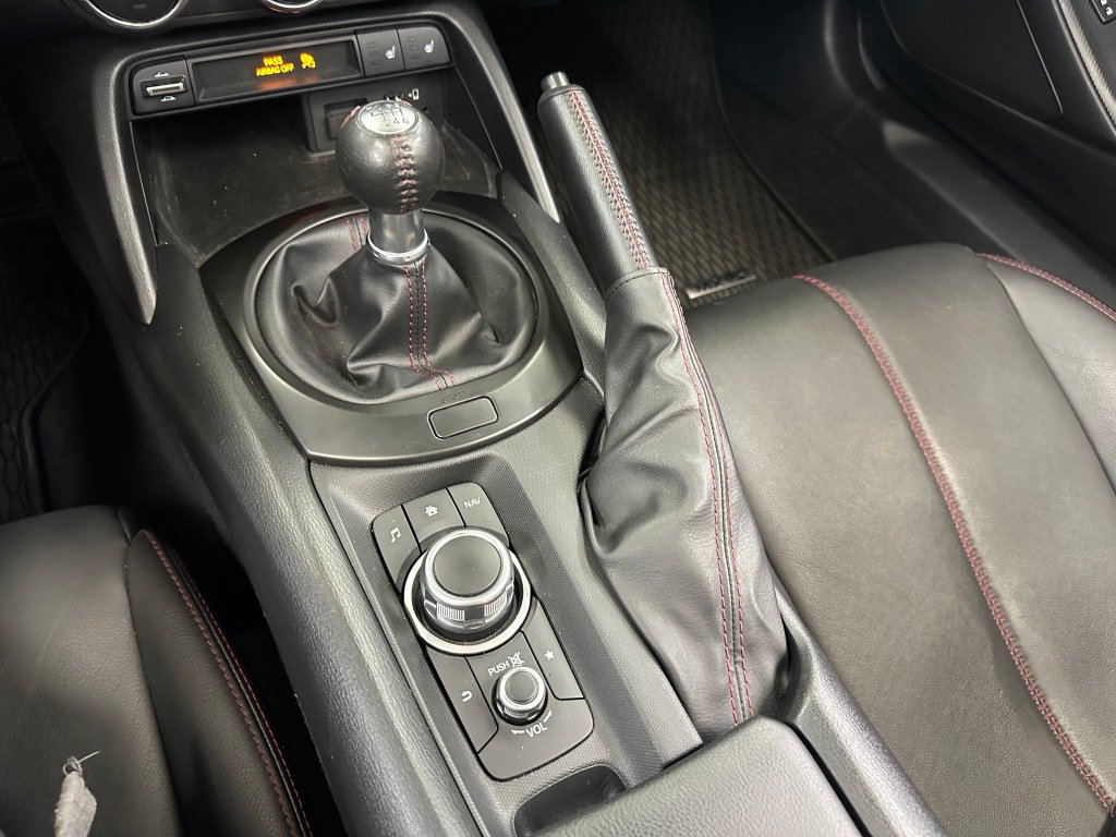 Used 2019 MAZDA MX-5 Miata RF Grand Touring RWD image 13