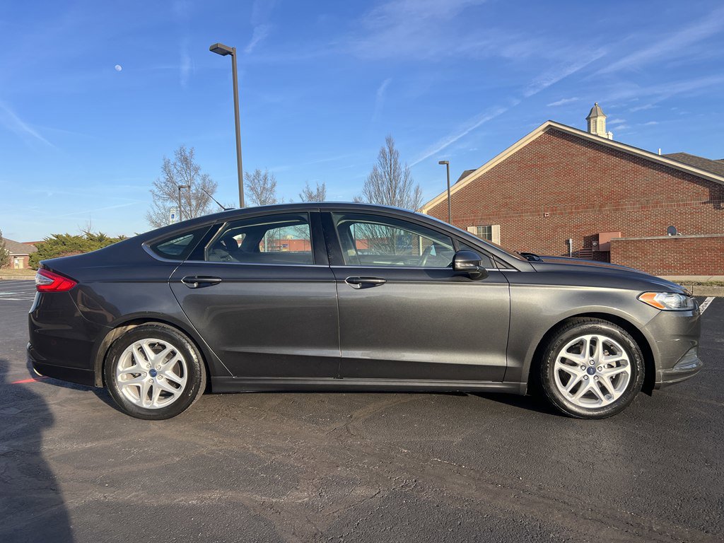 Used 2016 Ford Fusion SE image 6