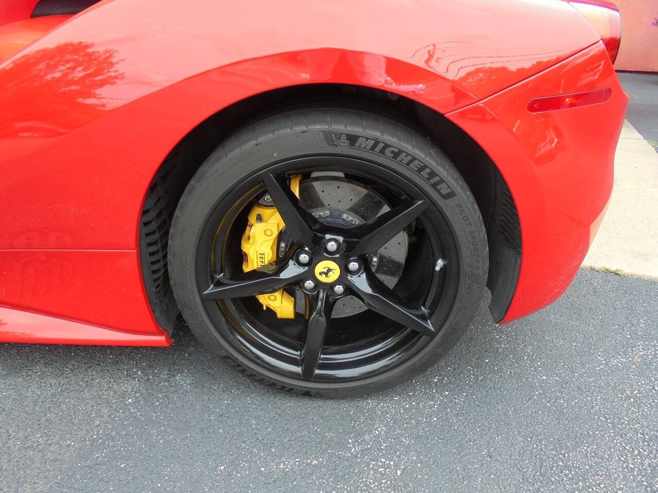 Used 2017 Ferrari 488 GTB RWD image 30