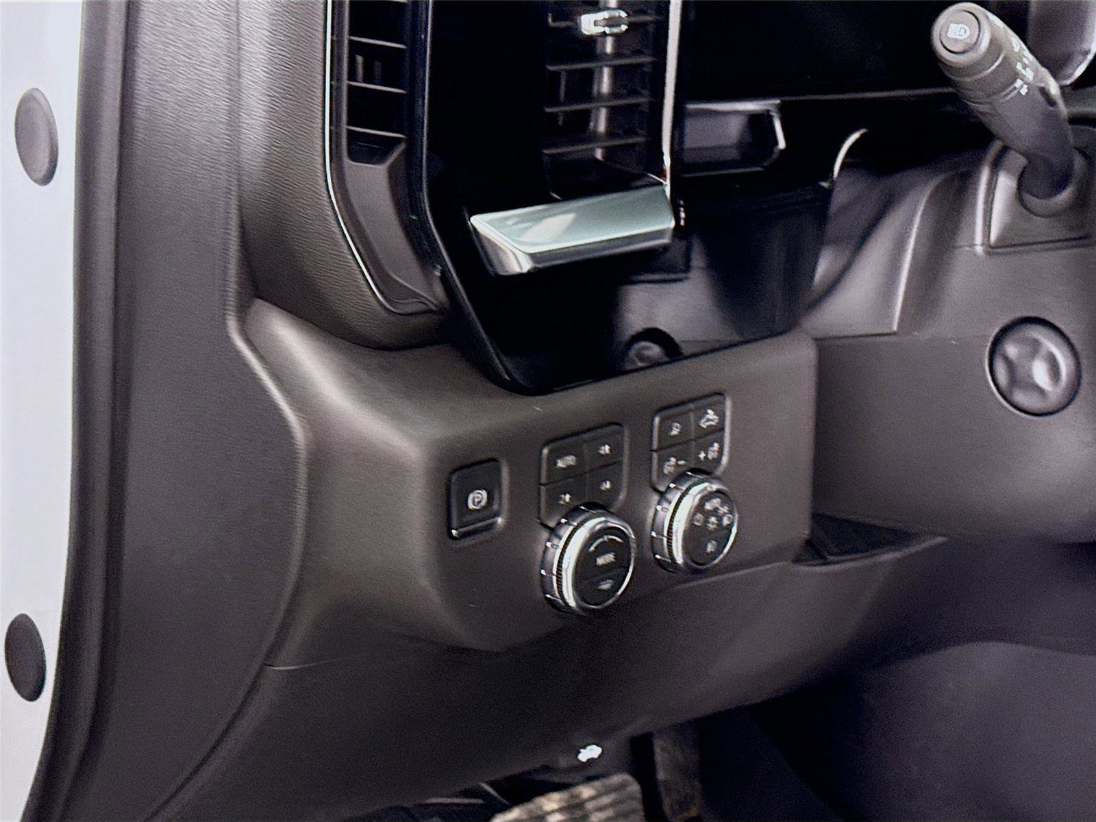 New 2026 GMC Sierra 1500 SLT image 5