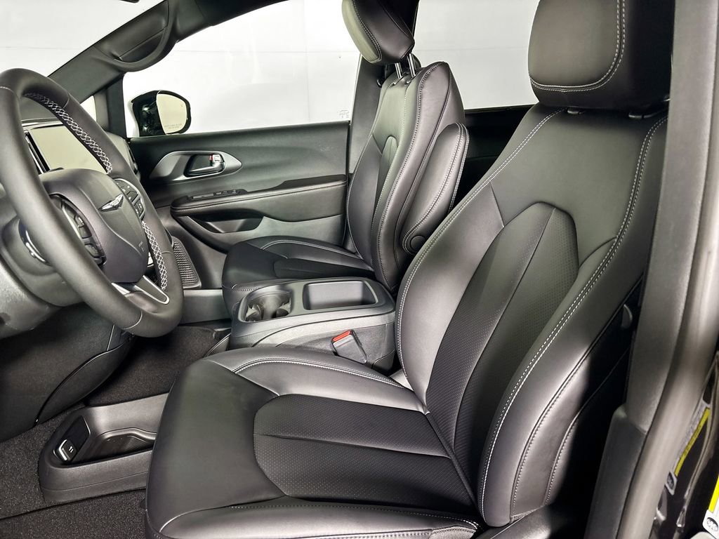 New 2026 Chrysler Voyager LX FWD image 11