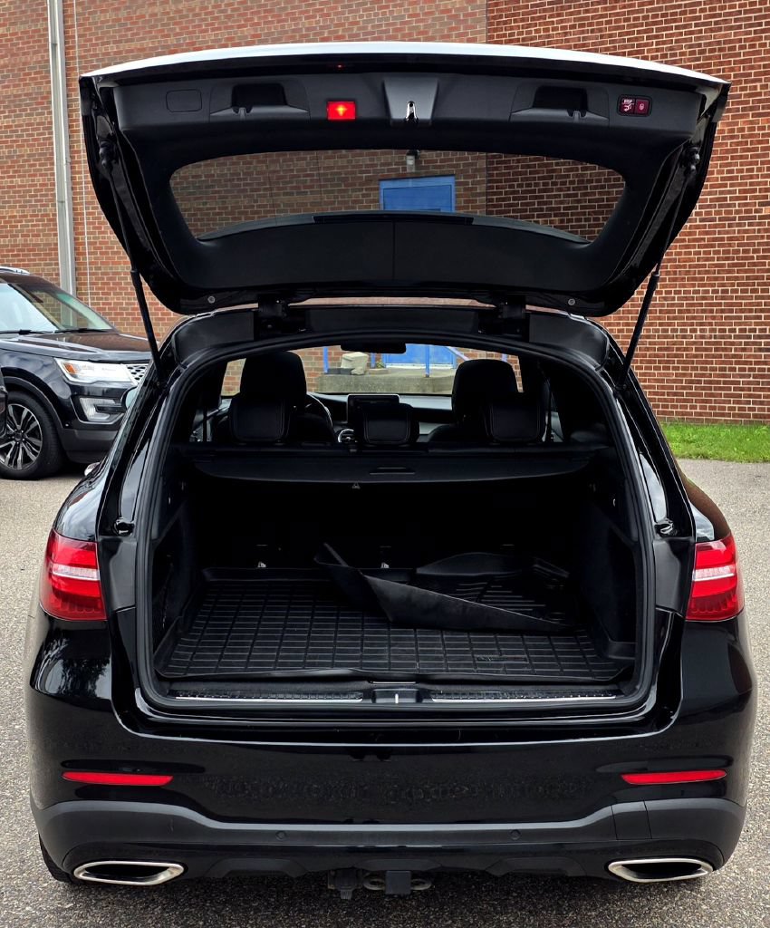 Used 2019 Mercedes-Benz GLC 300 4MATIC w/ AMG Line image 7