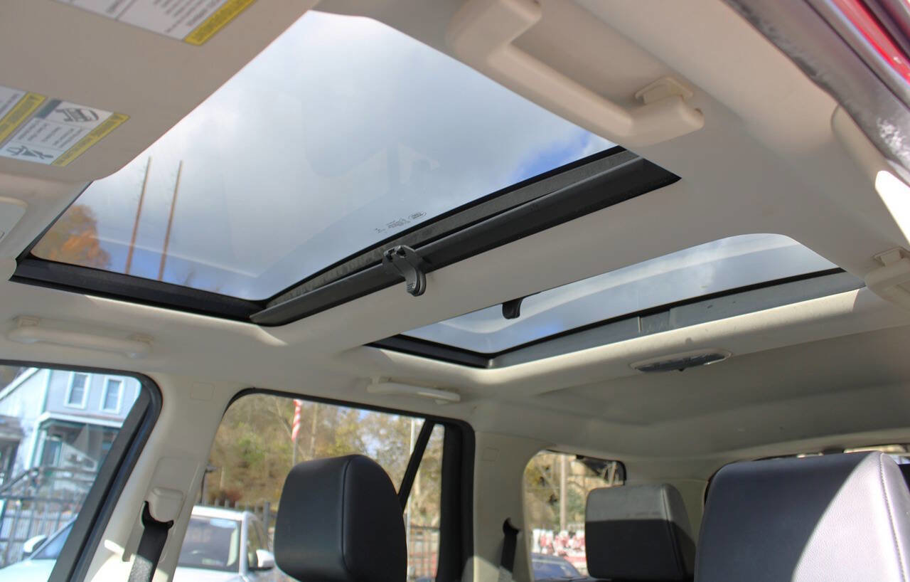 Used 2014 Land Rover LR2 HSE image 17