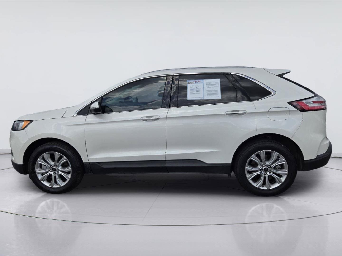 Used 2023 Ford Edge Titanium AWD/4WD image 5