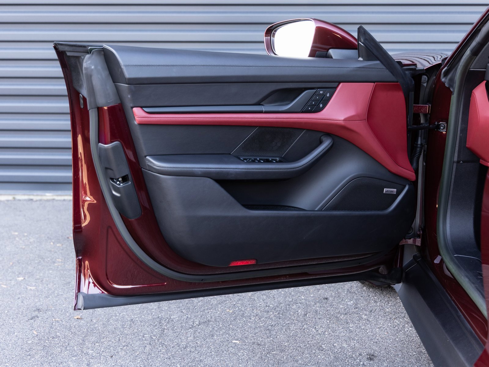 Used 2023 Porsche Taycan image 17