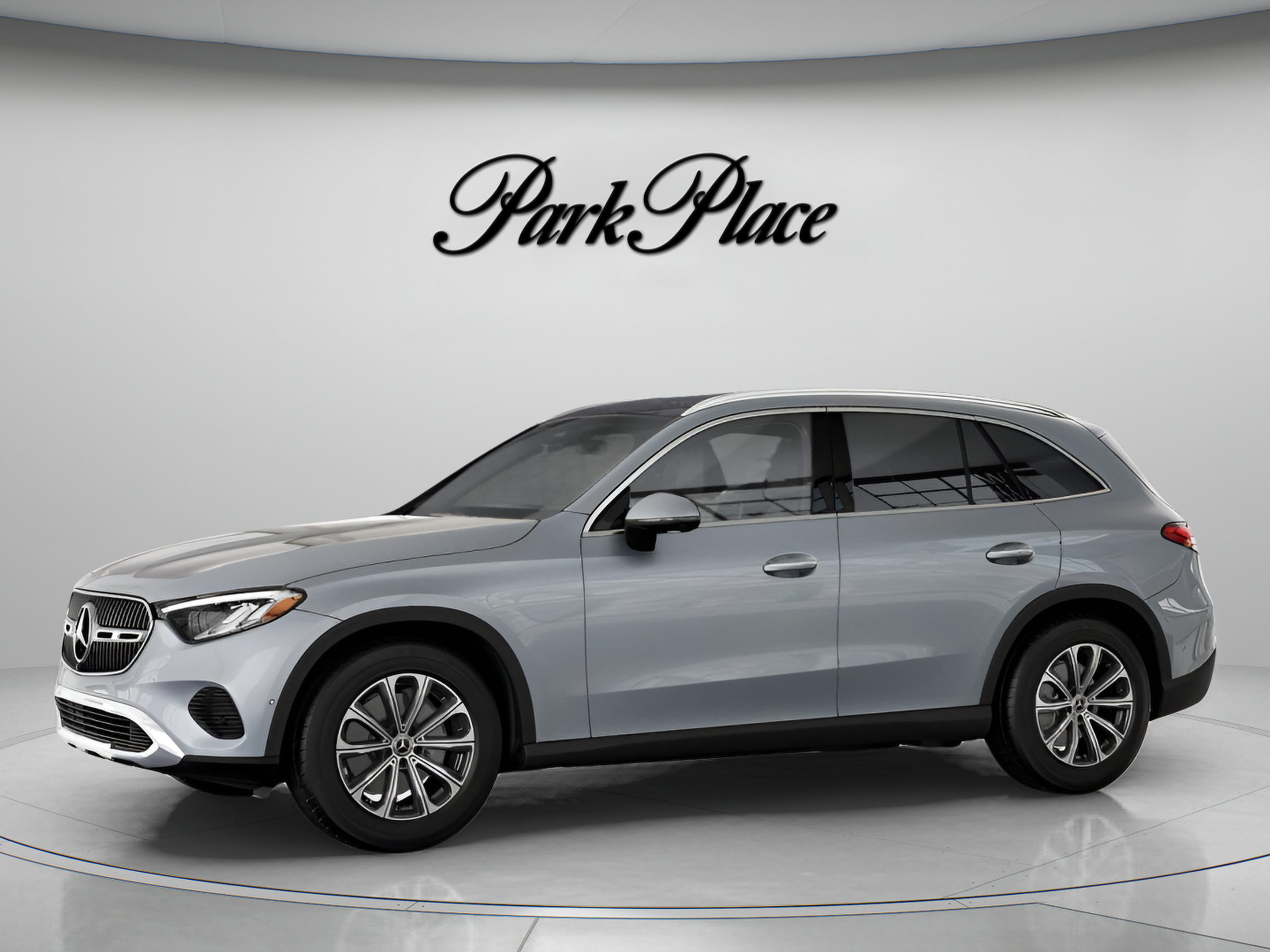 Used 2026 Mercedes-Benz GLC 300 4MATIC image 3