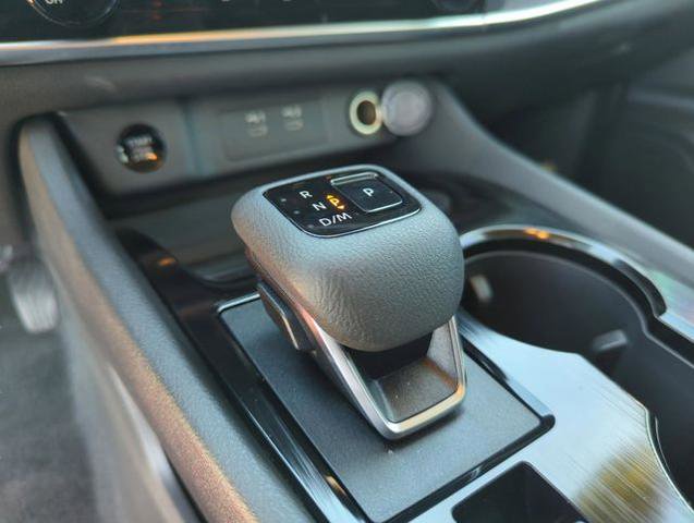 Certified 2025 Nissan Rogue S image 27