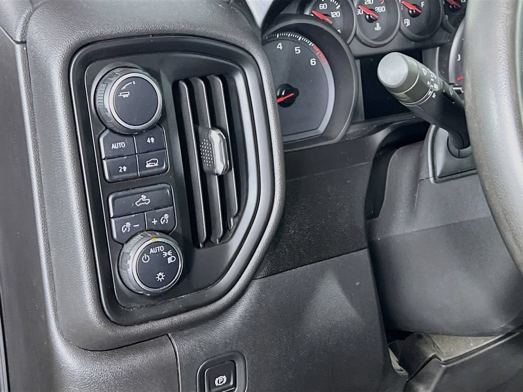 Certified 2020 Chevrolet Silverado 1500 Custom w/ Custom Value Package AWD/4WD image 9