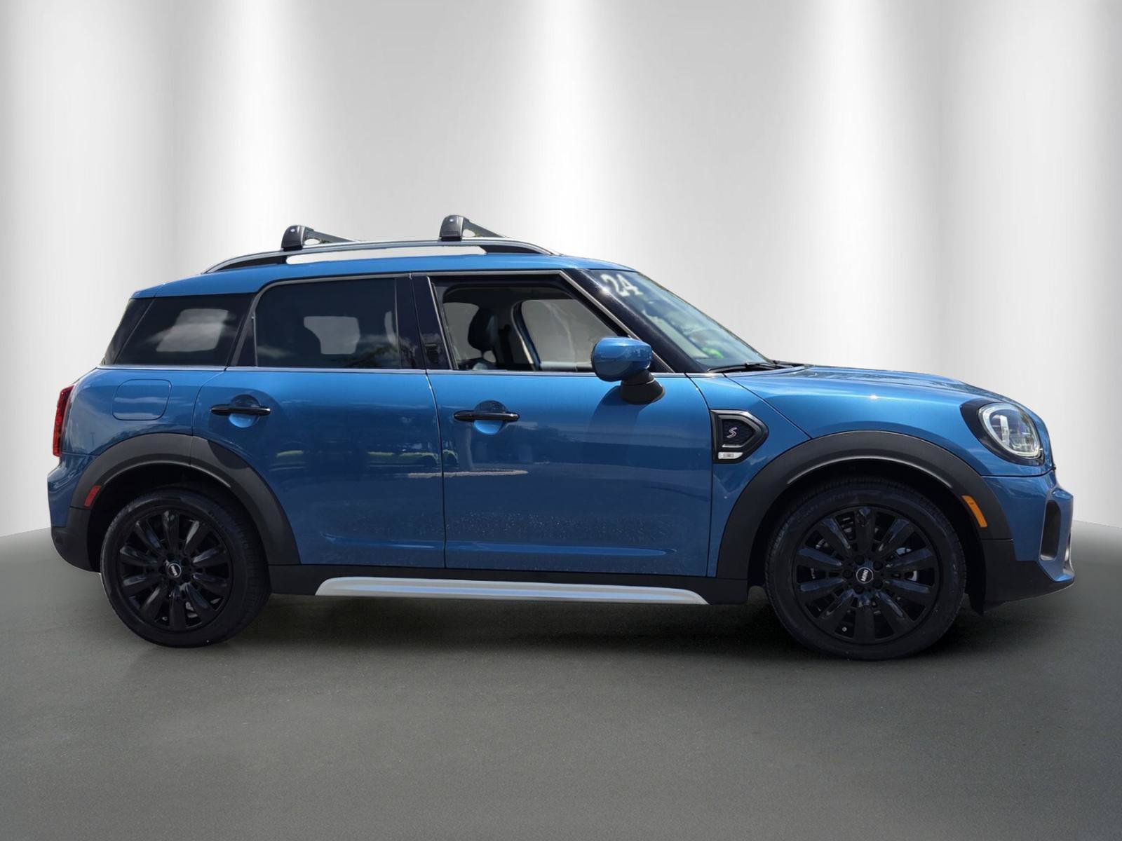 Used 2024 MINI Cooper Countryman S w/ Premium Package FWD image 8