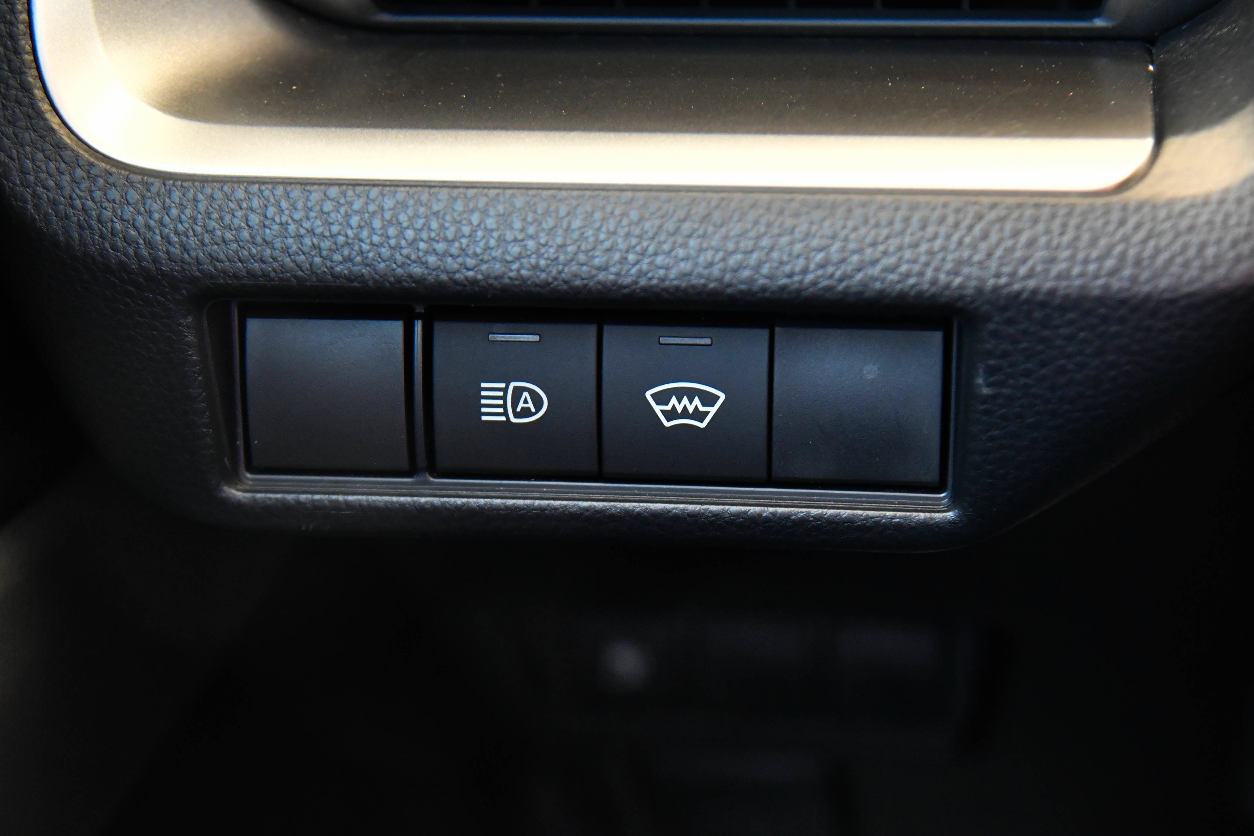 Used 2024 Toyota Prius LE FWD image 31