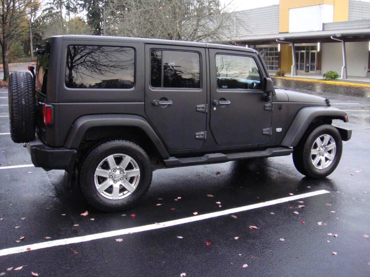 Used 2011 Jeep Wrangler Unlimited 70th Anniversary w/ Connectivity Group image 6