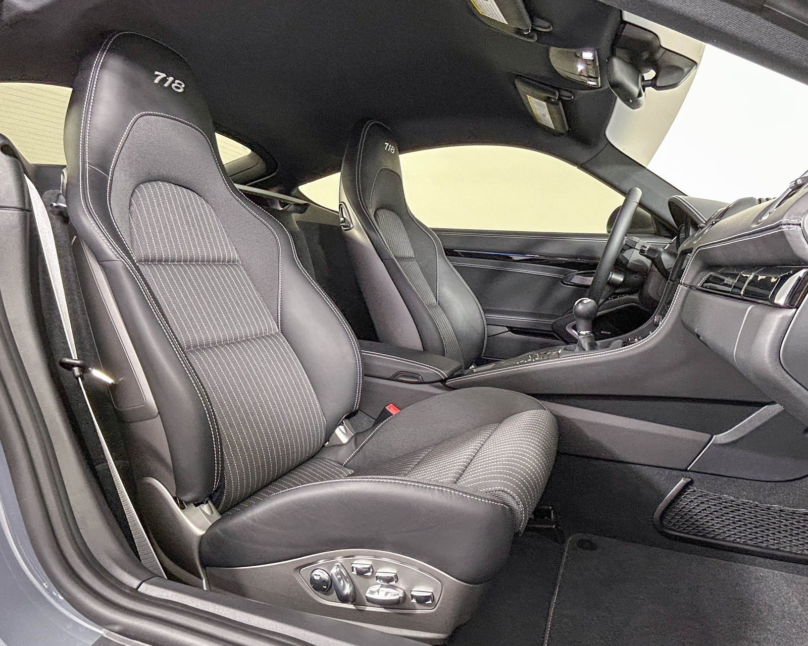 Used 2023 Porsche 718 Cayman image 26