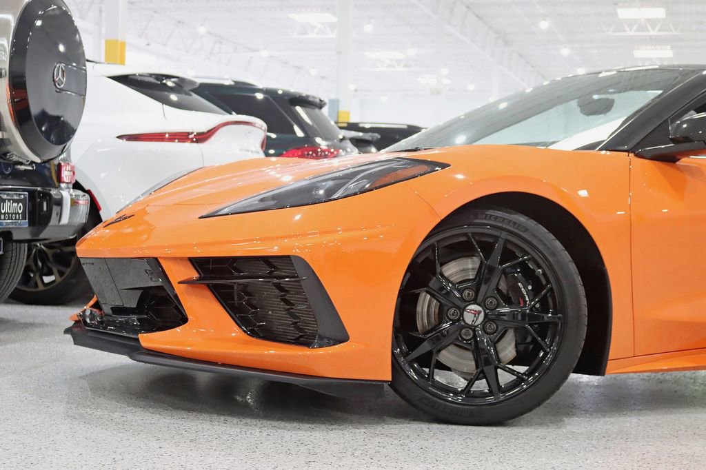 Used 2022 Chevrolet Corvette Stingray Premium Conv w/ Z51 Performance Package RWD image 3