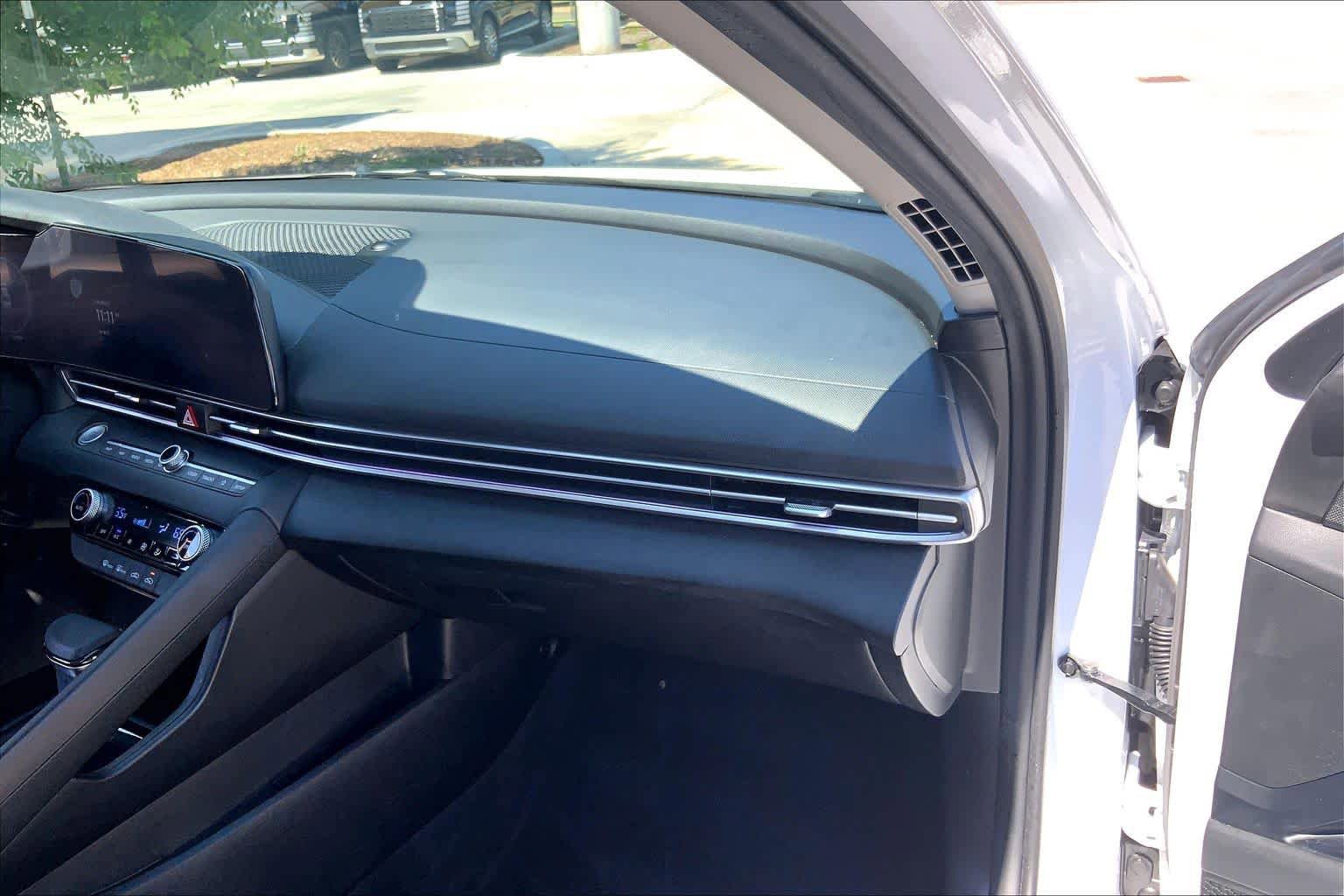 Used 2024 Hyundai Elantra SEL FWD image 19