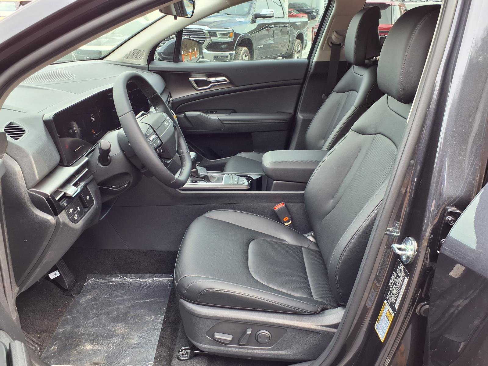 New 2026 Kia Sportage EX w/ EX Panorama Roof Package image 5