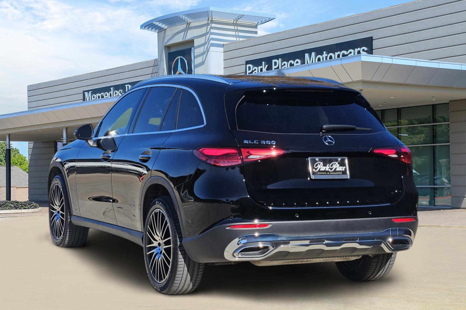 Certified 2025 Mercedes-Benz GLC 300 image 4