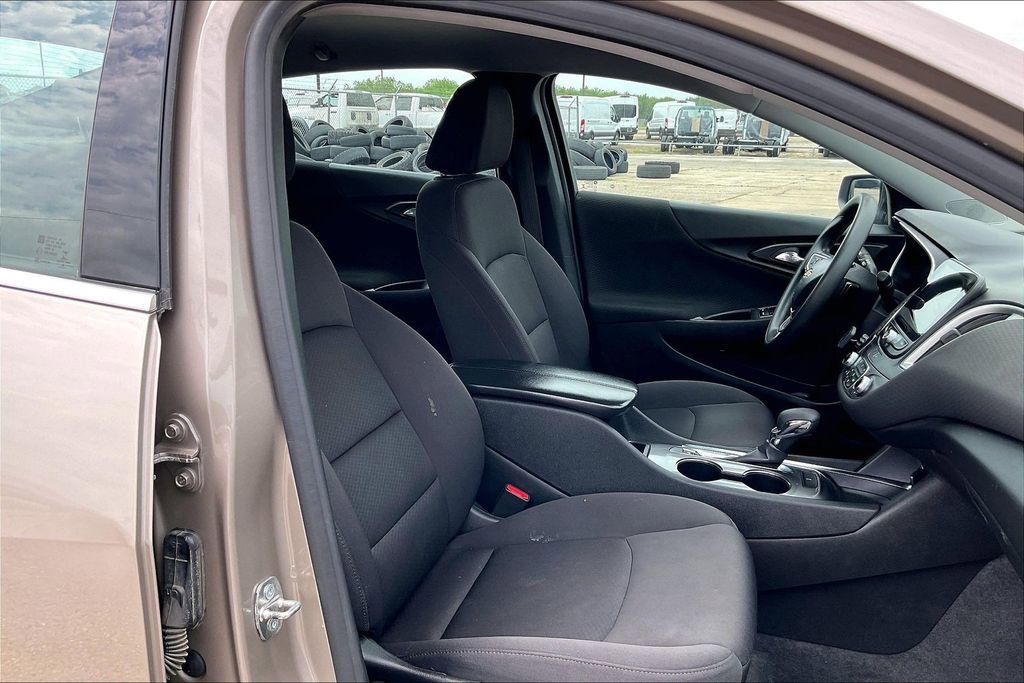 Used 2023 Chevrolet Malibu LT FWD image 30