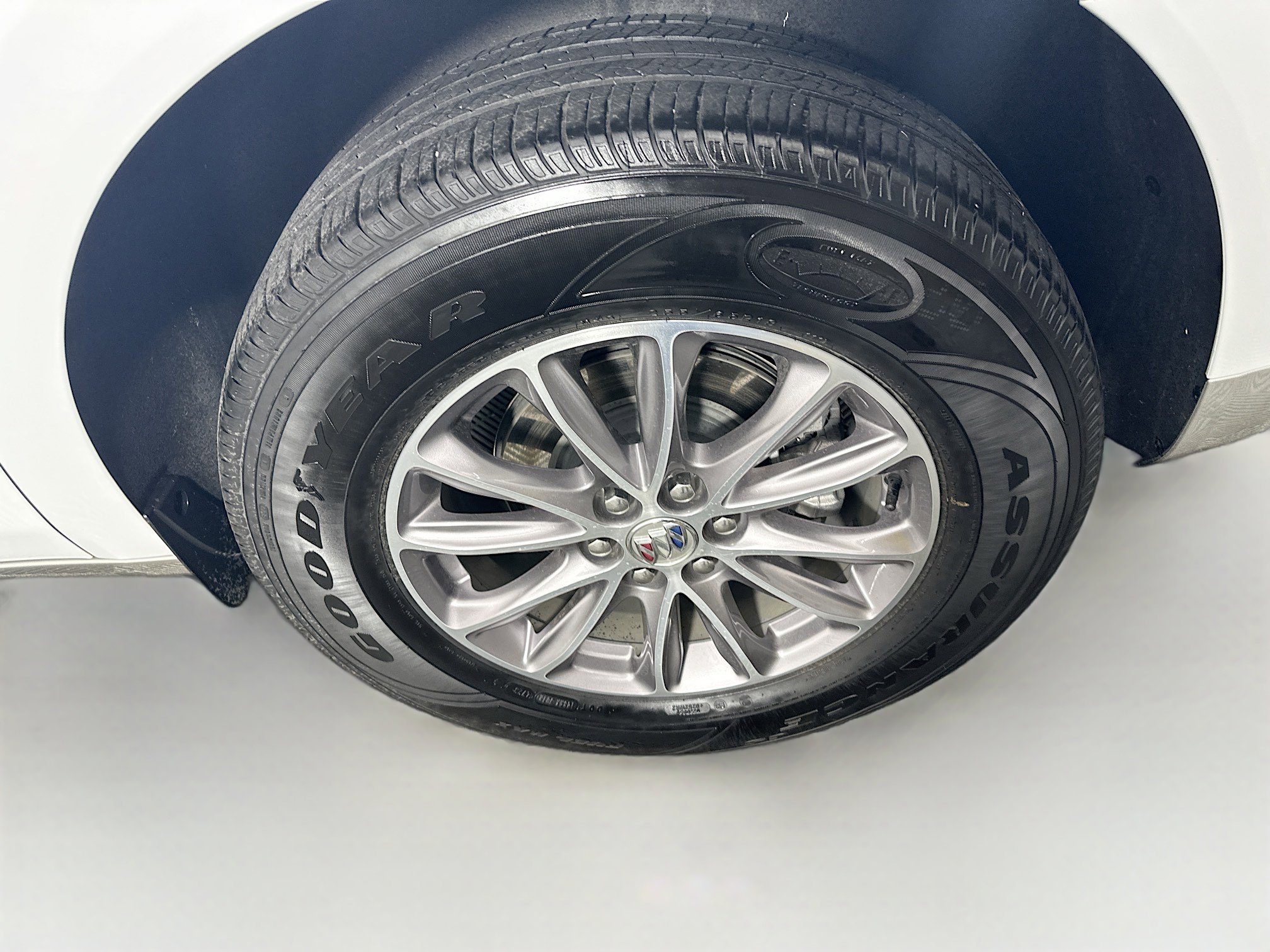 Used 2024 Buick Enclave Premium image 11