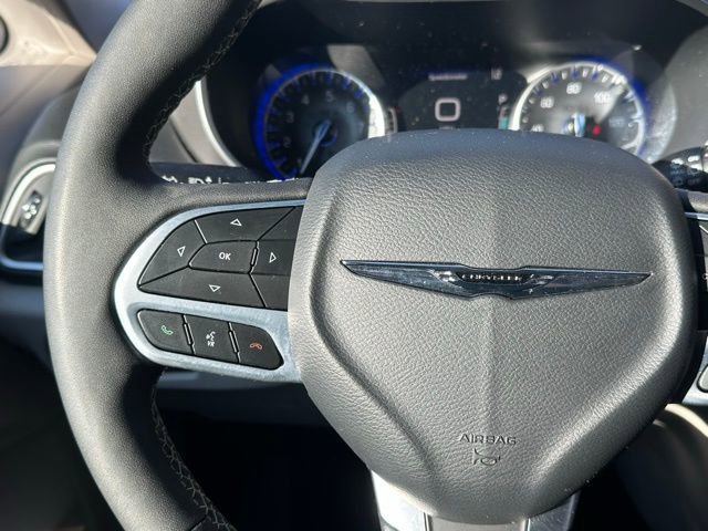 Used 2024 Chrysler Pacifica Touring-L image 20