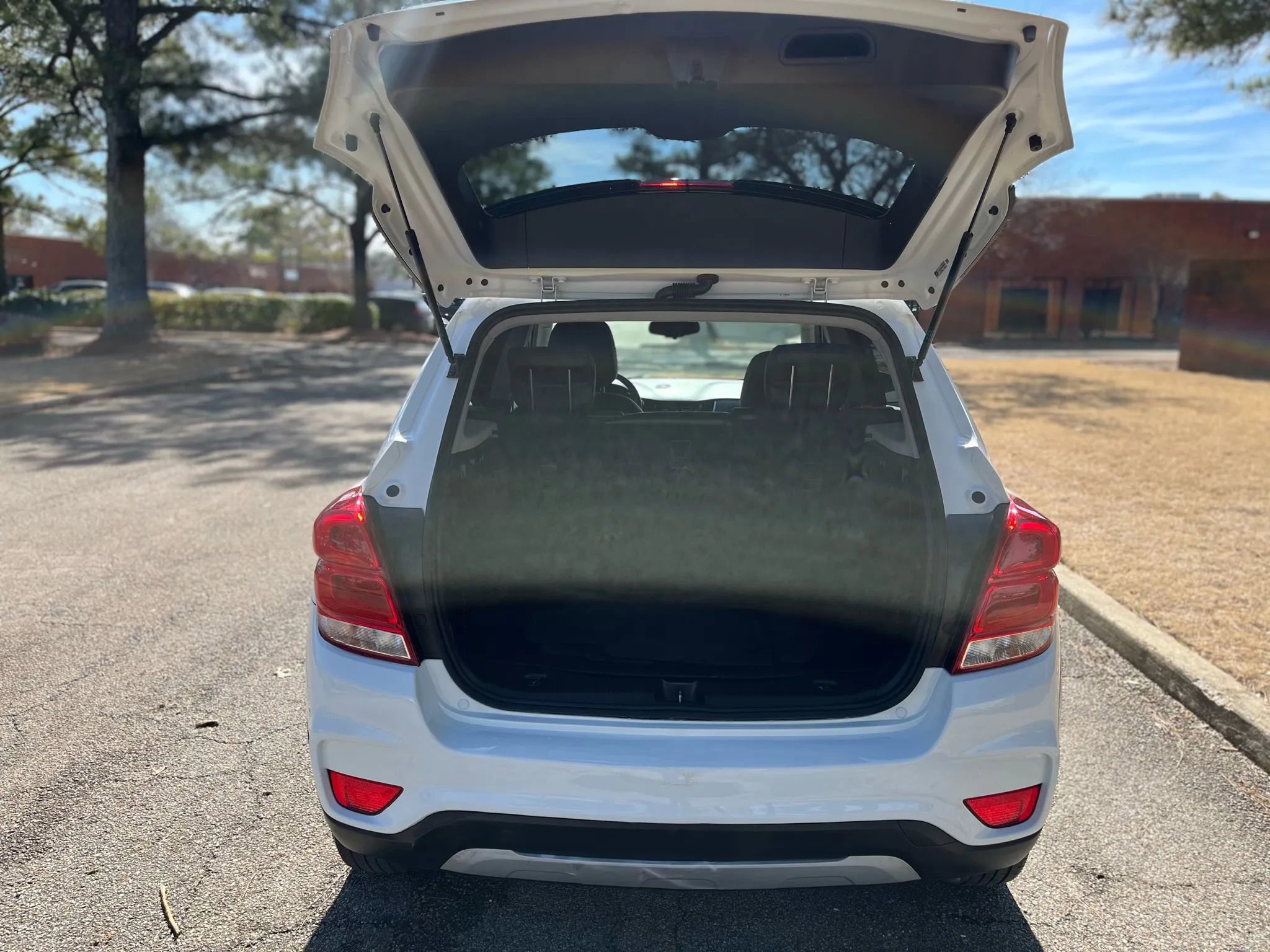 Used 2019 Chevrolet Trax LT w/ LT Convenience Package image 23