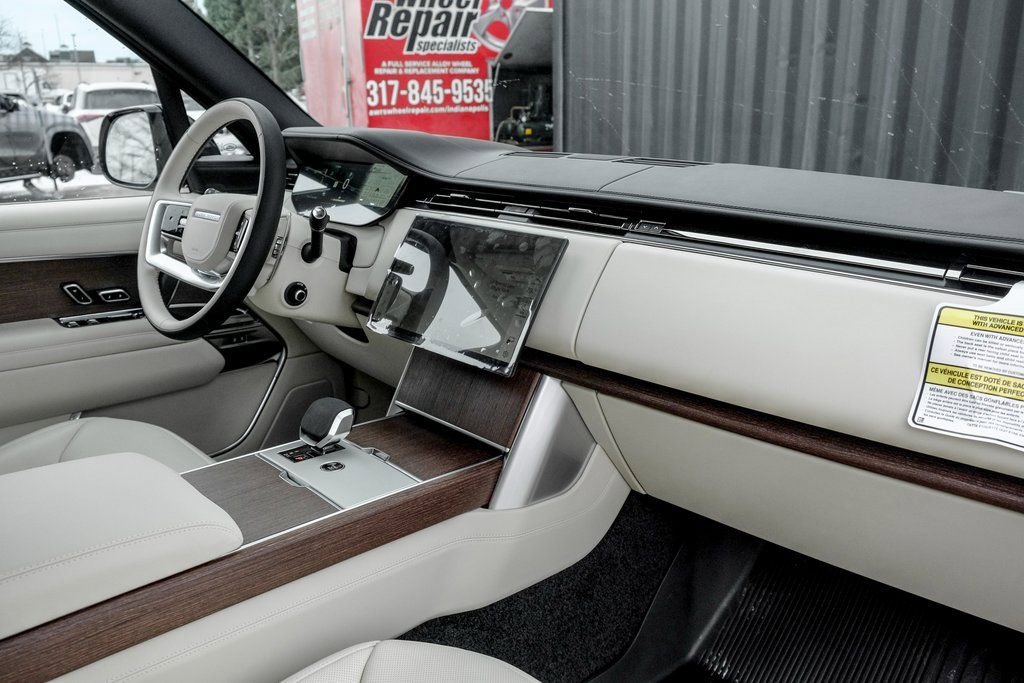 New 2025 Land Rover Range Rover SE image 22
