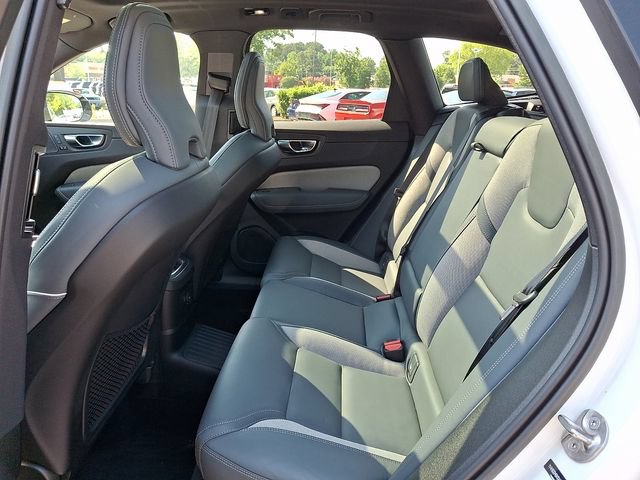 Used 2022 Volvo XC60 T8 R-Design w/ Advanced Package AWD/4WD image 12