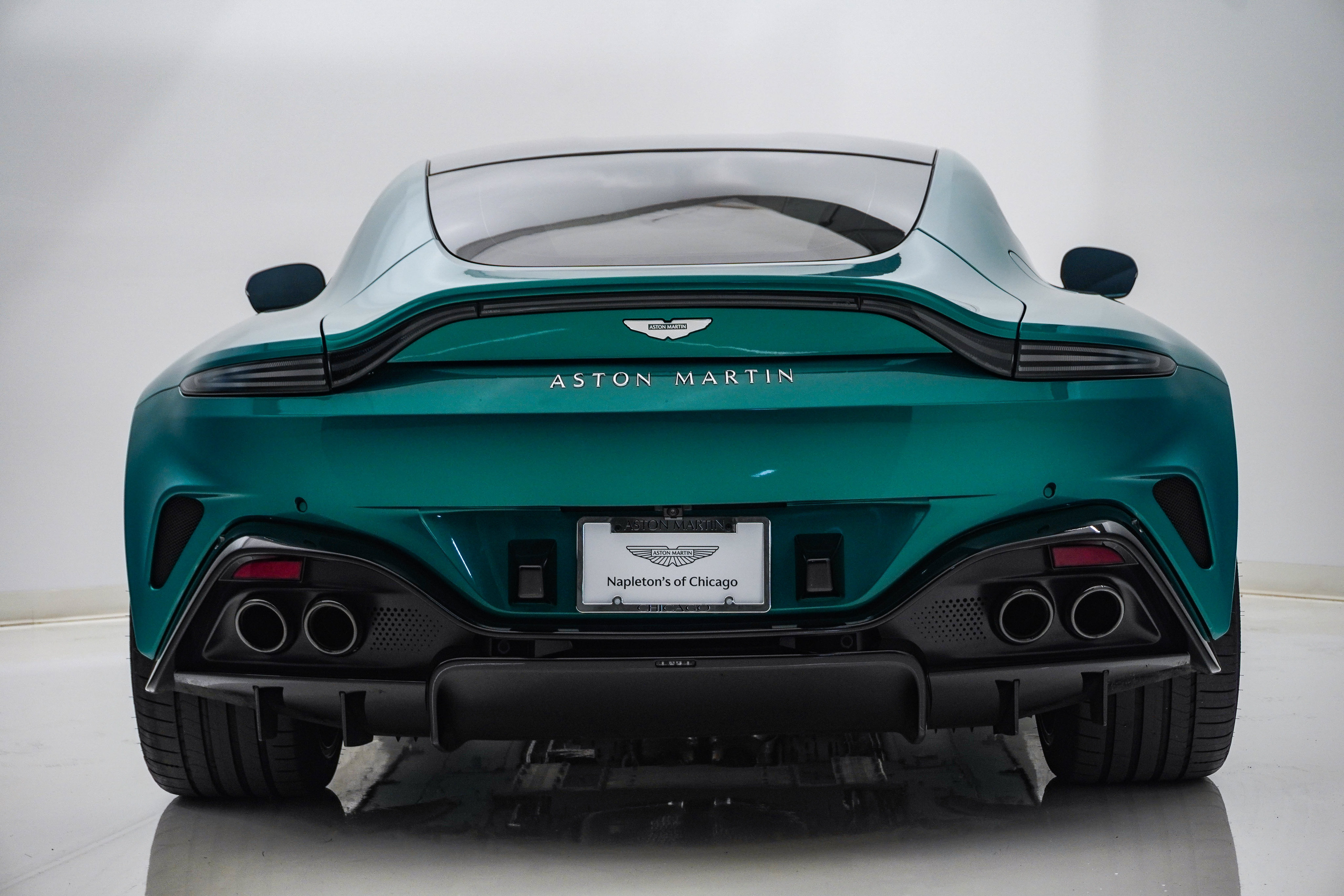 Used 2025 Aston Martin V8 Vantage Coupe RWD image 7