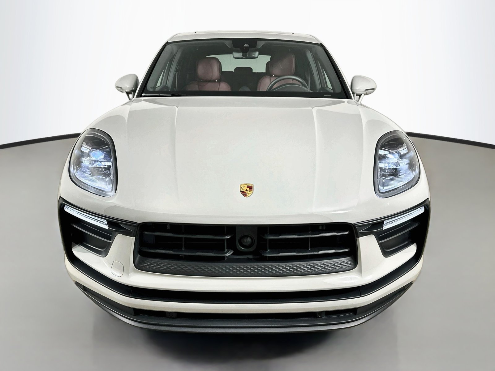 Used 2023 Porsche Macan AWD/4WD image 2