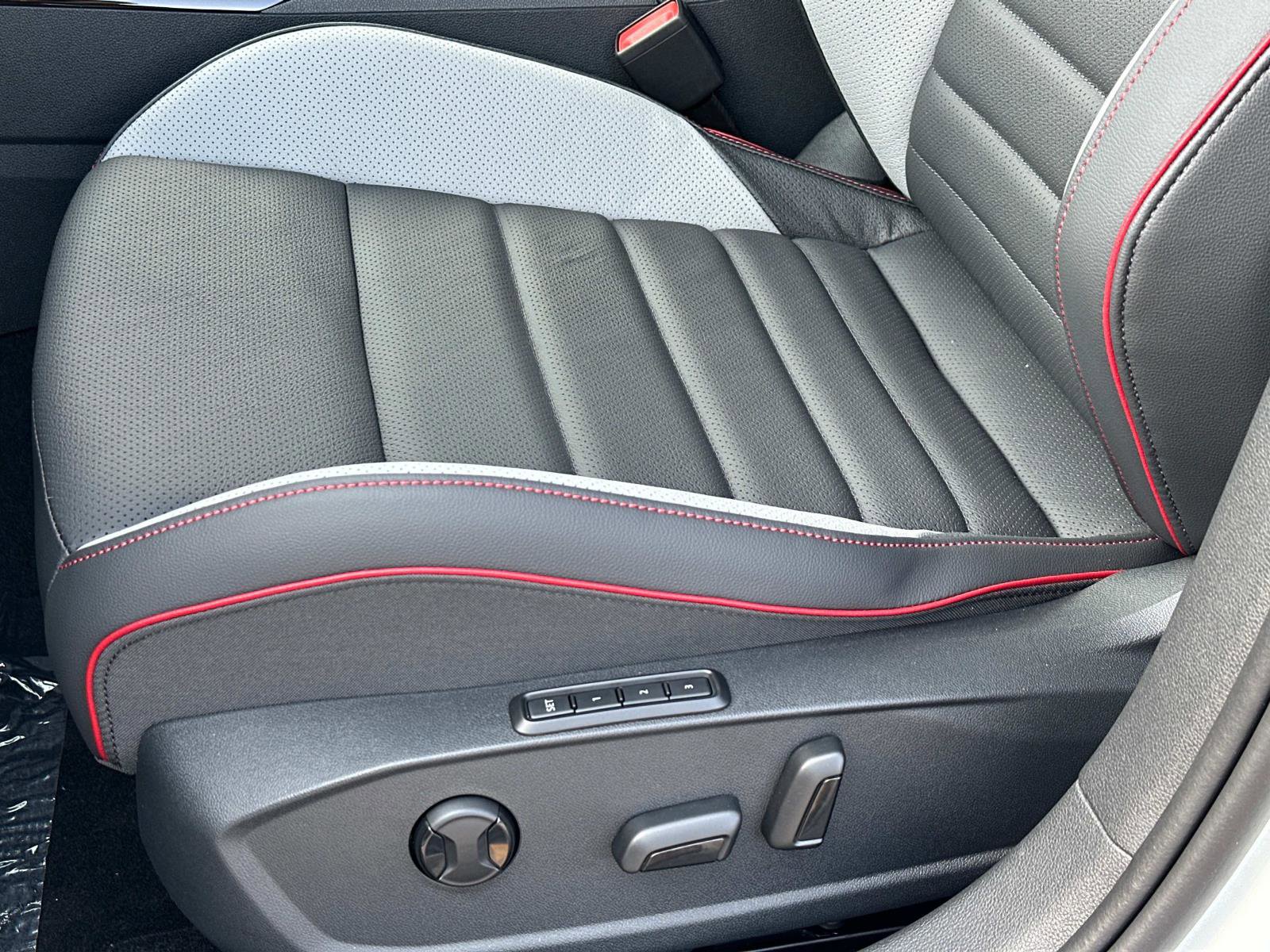 New 2025 Volkswagen GTI SE image 18