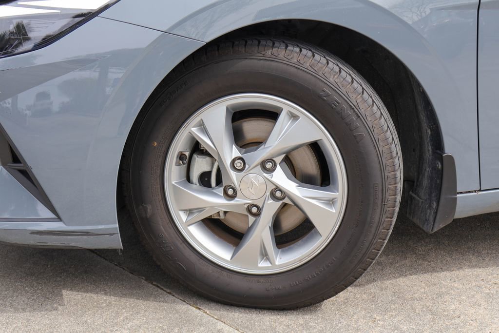 Used 2023 Hyundai Elantra SE image 27