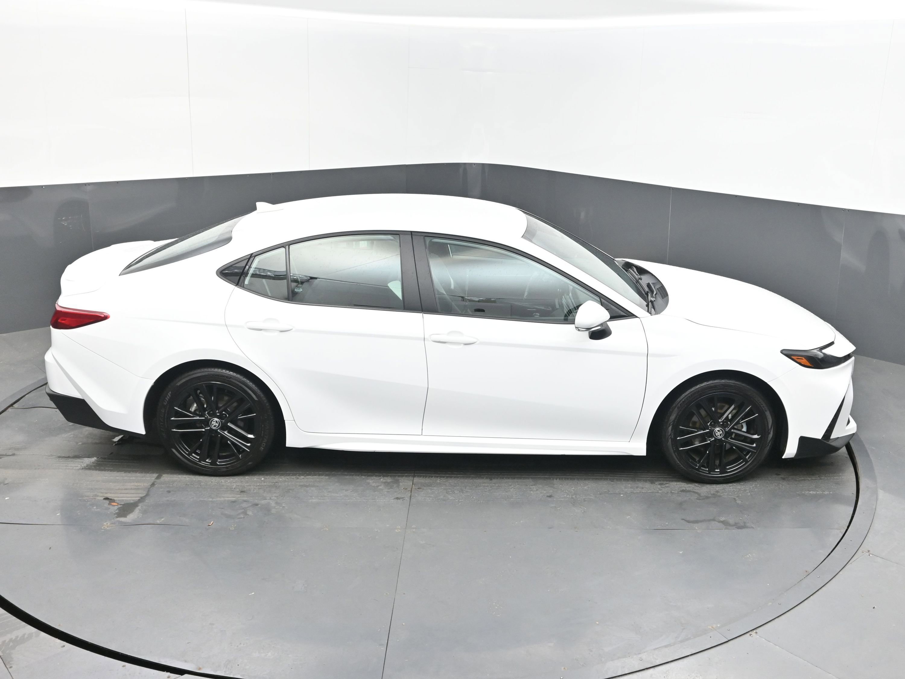Used 2025 Toyota Camry SE FWD image 37