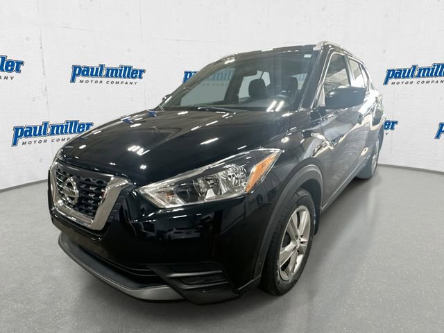 Used 2018 Nissan Kicks S FWD image 1