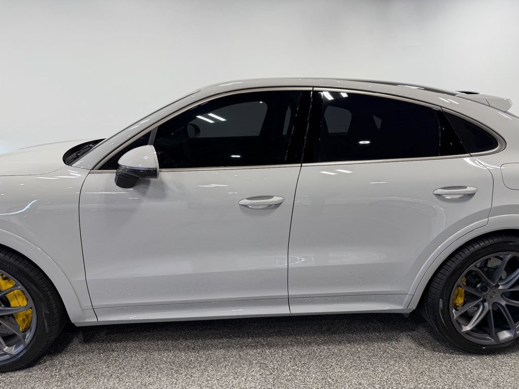 Used 2025 Porsche Cayenne Turbo AWD/4WD image 21