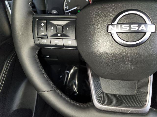 Certified 2025 Nissan Rogue SV FWD image 24