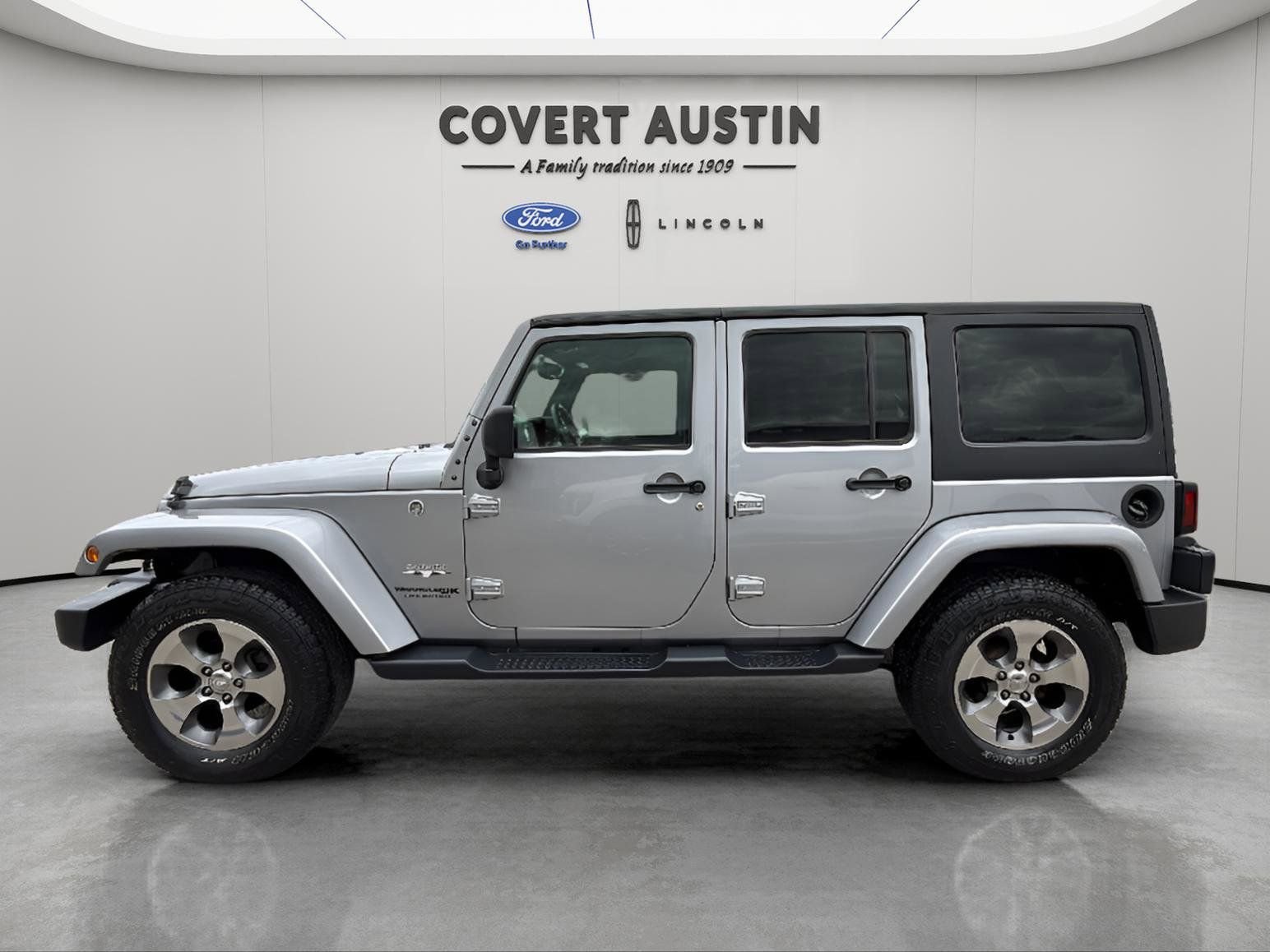 Used 2018 Jeep Wrangler Unlimited Sahara image 2