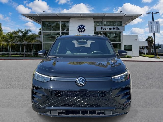Certified 2026 Volkswagen Tiguan SE R-Line FWD image 2