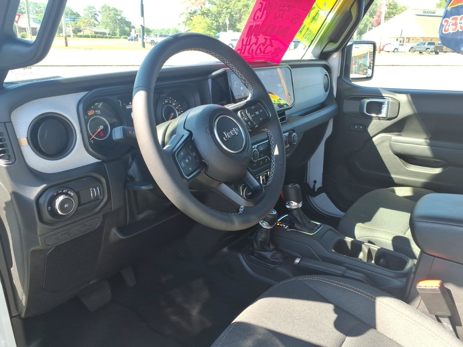 Used 2025 Jeep Wrangler Unlimited Sport AWD/4WD image 18