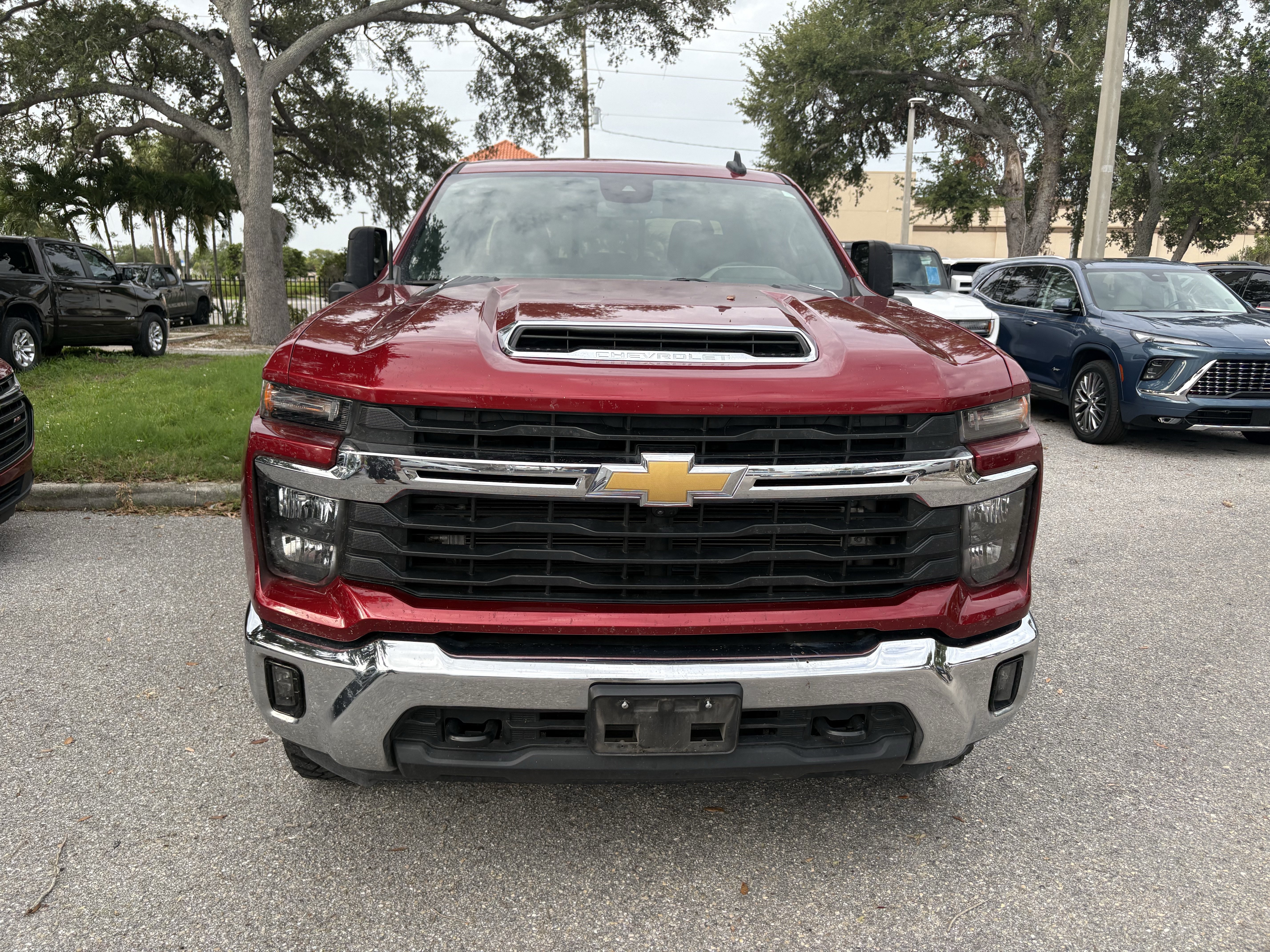 Used 2024 Chevrolet Silverado 2500 LT w/ Texas Edition AWD/4WD image 2