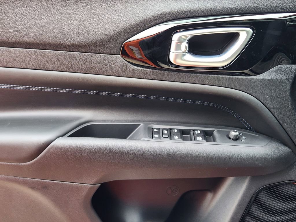 New 2026 Jeep Compass Latitude image 16